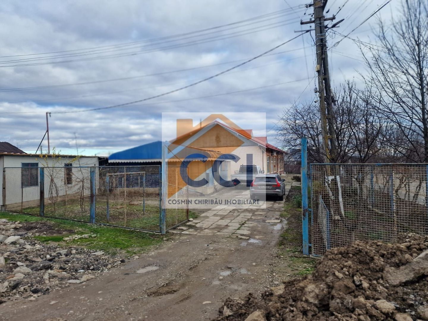 Se oferă spre vânzare / închiriere clădire cu spațiu comercial - Poză 18