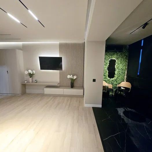 Studio Ultramodern cu Jacuzzi, Mobilat și Utilat Complet - Poză 1