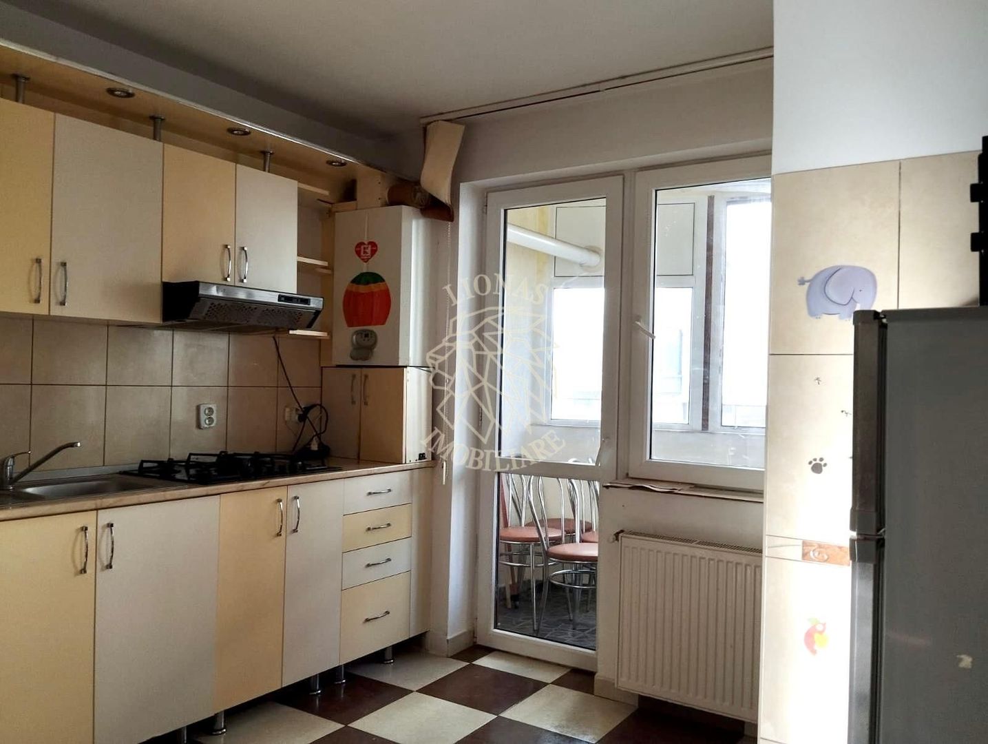 Apartament 90 mp+2 balcoane-etaj 1-curte, parcare-C. Moldovei - Poză 3