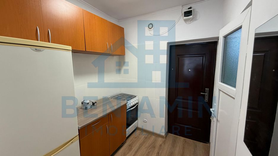 Garsoniera 21mp cartier Tractorul la etajul 2 cu baie si bucatarie - Poză 2