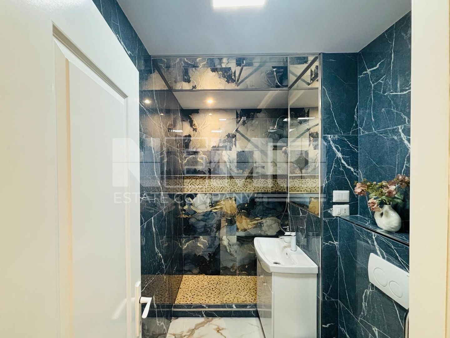 Apartament 2 camere • Semidecomandat • Parter • 340 €/lună - Poză 1