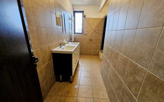 Vilă spațioasă, central, ideală pentru activități comerciale/birouri - Poză 22