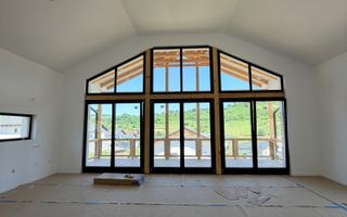Vilă chalet modern cu perete panoramic de sticlă - Livezeni, Mureș - Poză 1