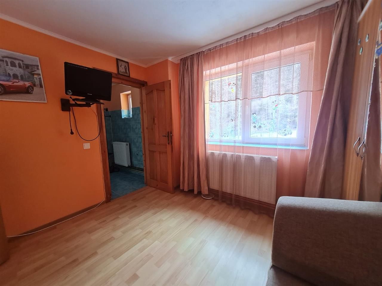 Cu 4.200mp teren, Vila cu potential turistic, in inima Predealului - Poză 35