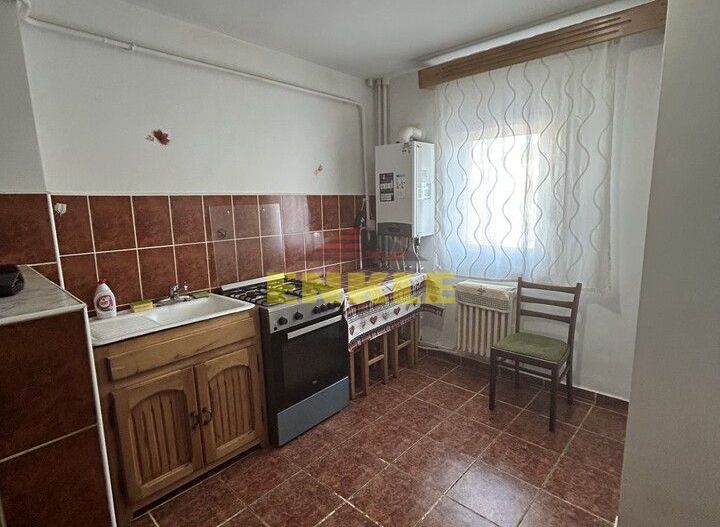 De inchiriat apartament 2 camere, zona Capat 1. Pret 250€ - Poză 5