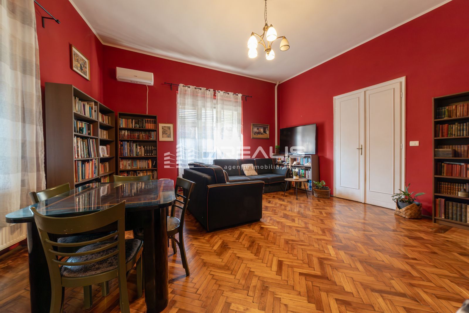 Central, spațios și versatil – Apartament cu 4 camere - Poză 2