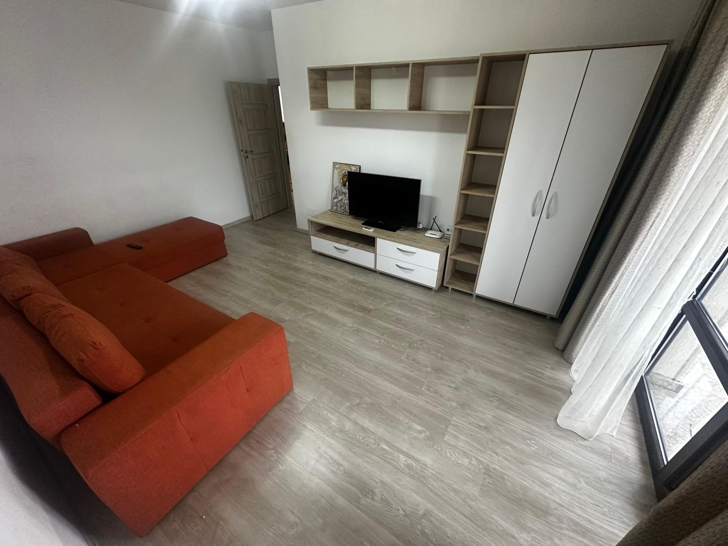 AP. 2 CAMERE - PARULUI, BLOC NOU, LOC PARCARE, BUCATARIE INCHISA - Poză 1