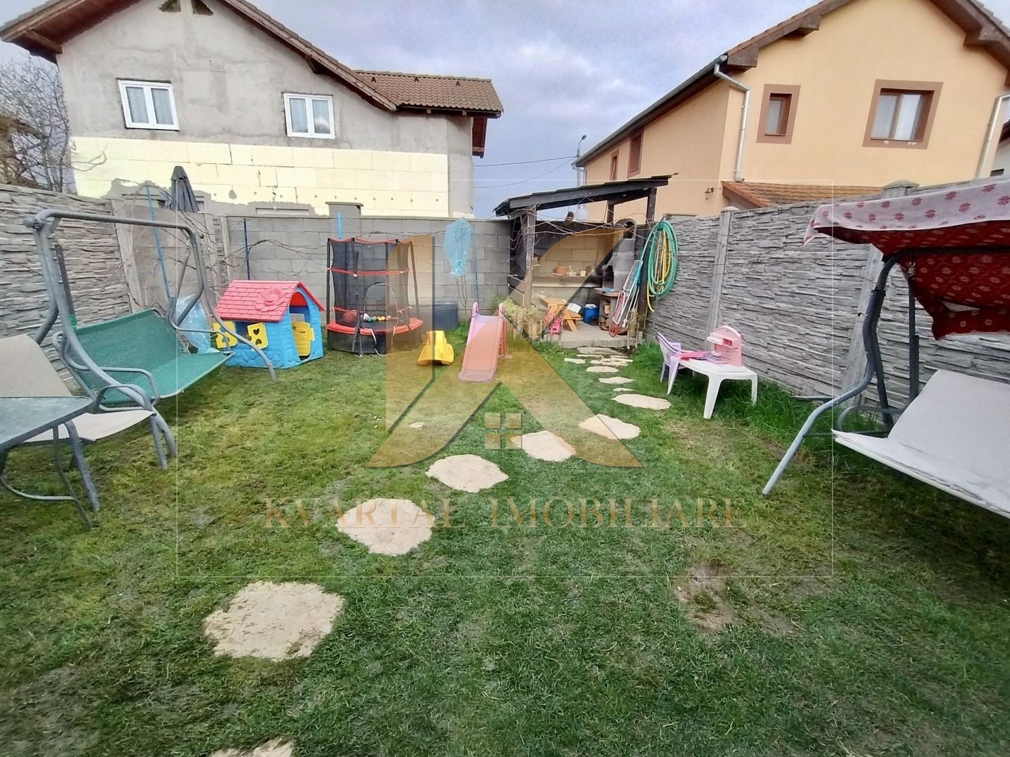 Casă la cheie la preț de apartament , 200mp Teren, garaj . Bujac! - Poză 1