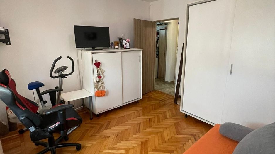 Apartament cu 3 camere de vanzare, zona Cetate - Poză 2