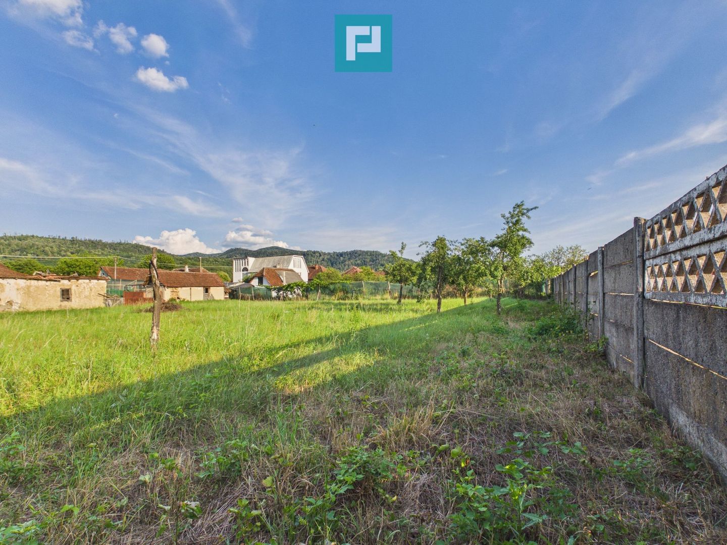 Casă în centrul localității Dezna, județul Arad - Poză 18