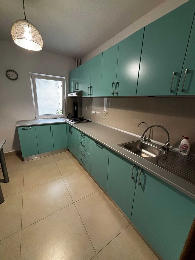 De închiriat apartament 4 camere, parcare inclusă, 2 balcoane, Tei - Poză 1