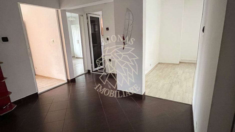 Apartament decomandat 3 camere-parcare-parter-Zona Imparatul Traian - Poză 5