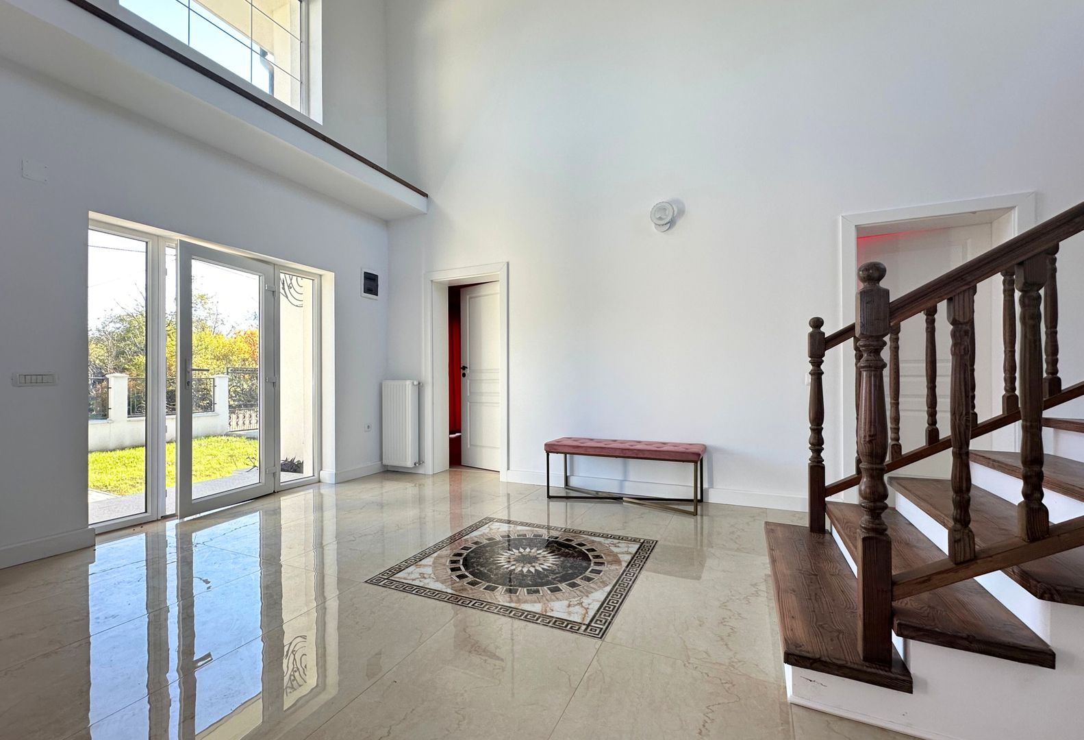 Vânzare casă 5 camere nouă elegantă și spațioasă în Hărman - Poză 1