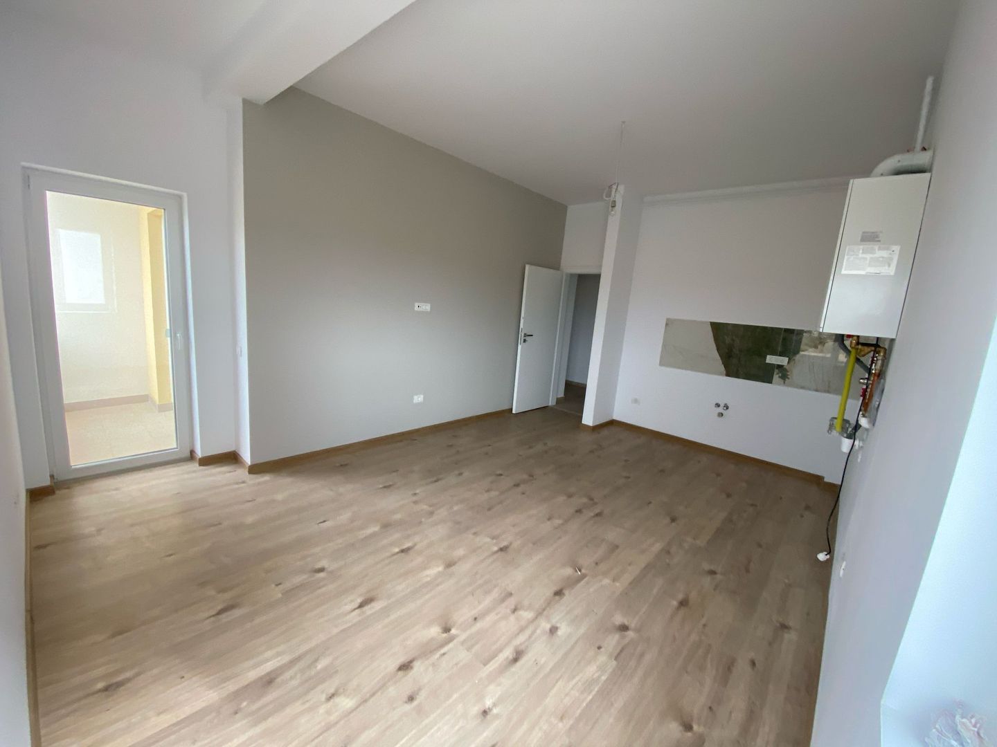 Giroc-Neptun | 2-3 Camere | Centrala proprie | Loc de parcare - Poză 1