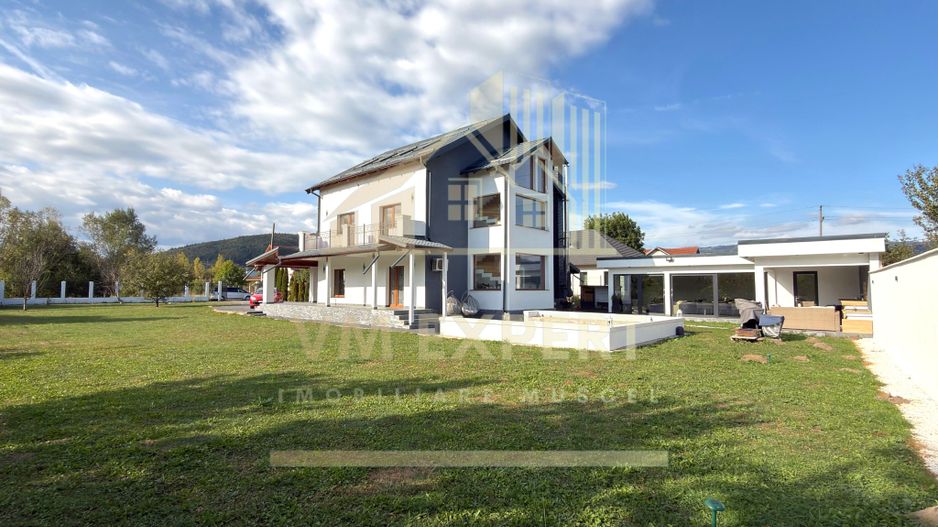 CASĂ 5 CAMERE TEREN 1600 MP CAMPULUNG - Poză 2