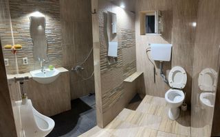 Casa cu 4 apartamente | 9 camere | Curte si Gradina - Poză 3