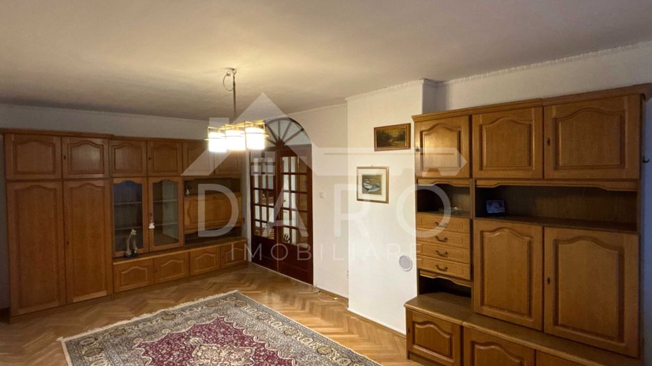 INCHIRIERE Apartament spațios cu 3 camere în zonă centrală - Poză 1