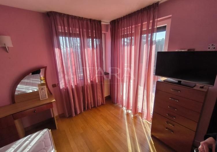 Casă spațioasă și luminoasă, cu teren generos, zona Europa - Poză 10