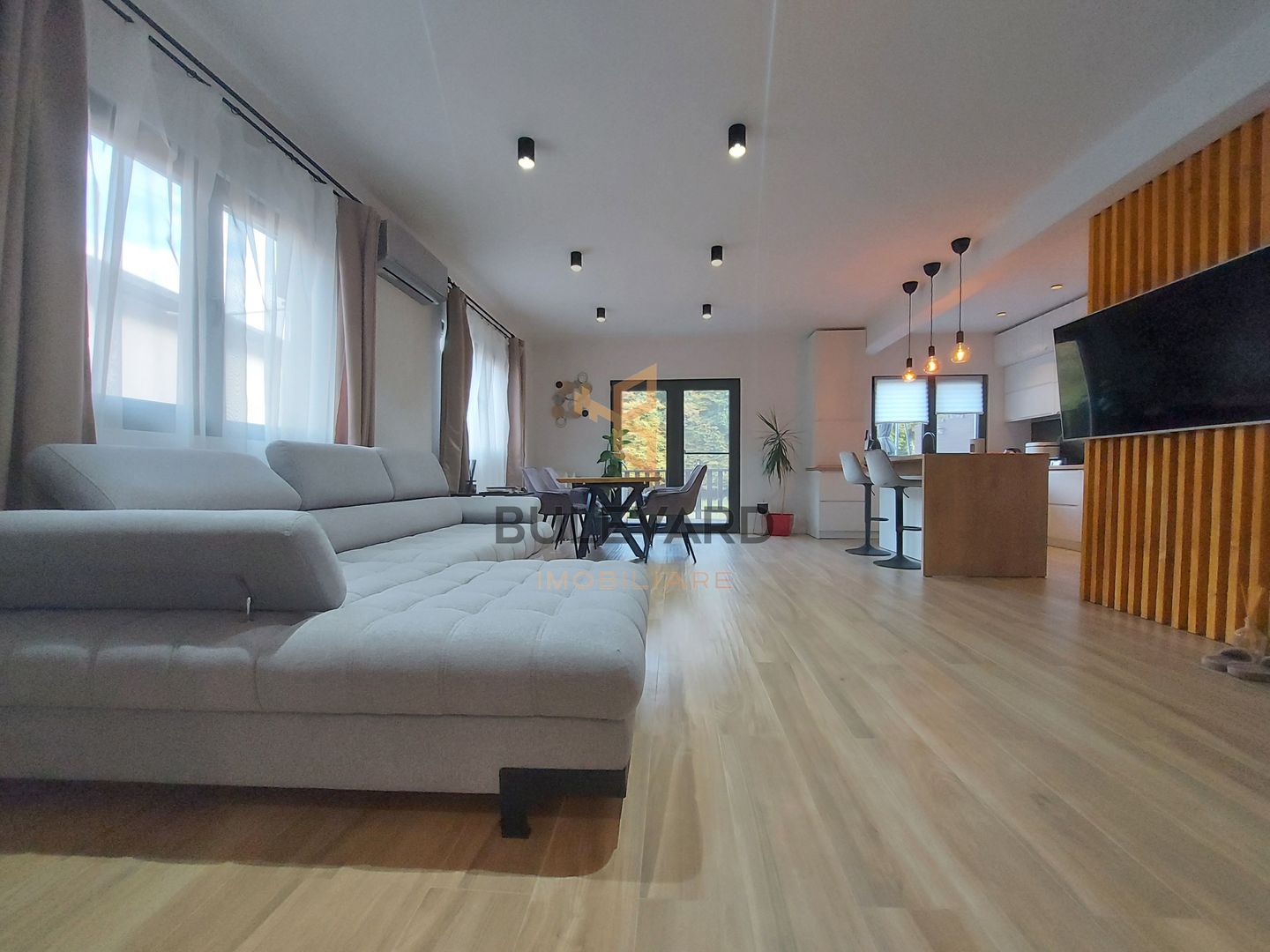 Casa tip duplex cu teren de 350 mp, zona Tautiului! - Poză 1