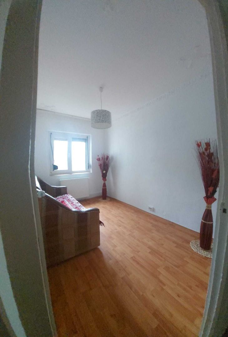 Apartament 3 camere de vânzare – Micro 21 | Etaj 2/4 | Centrală Ariston | Izolat - Poză 5