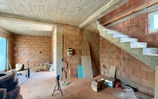 PROIECT DEOSEBIT CU GARAJ- LA ROSU - Poză 1