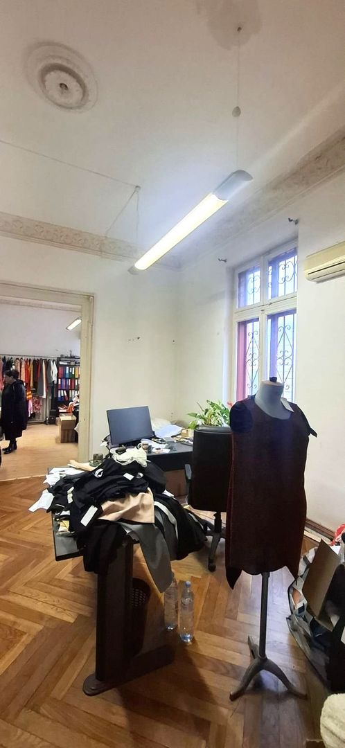 Sanctuar de Epocă: Reședință Grandioasă cu 10 Camere, Turn și Grădină - Poză 10