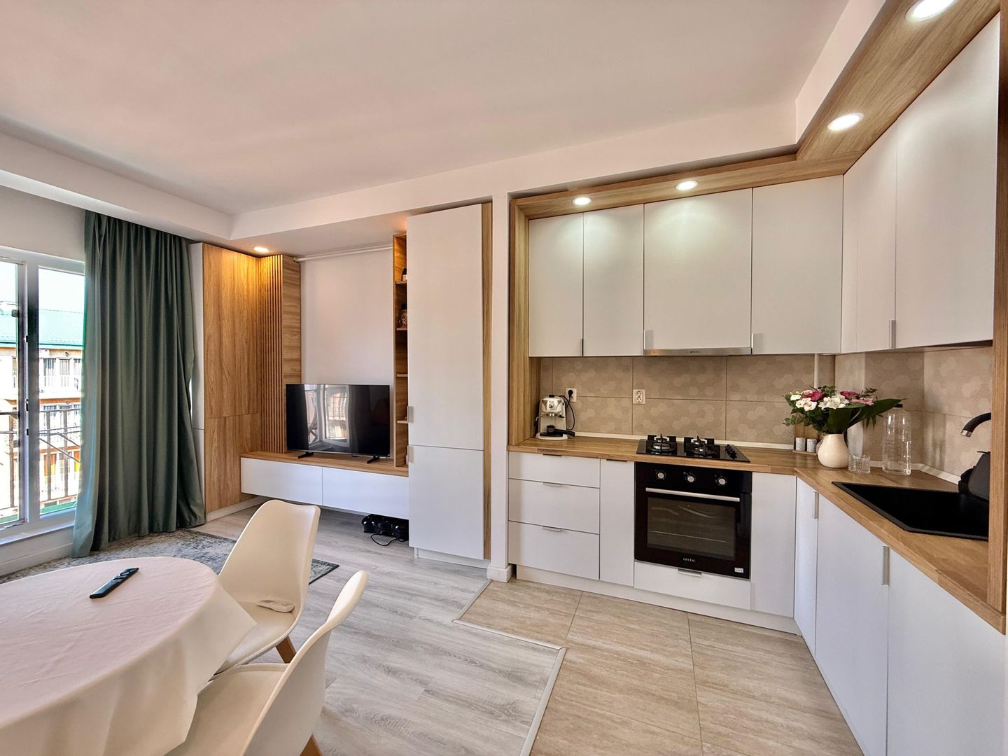 COSMOPOLIS - Apartament cu 2 camere tip studio, mobilat si utilat. - Poză 1