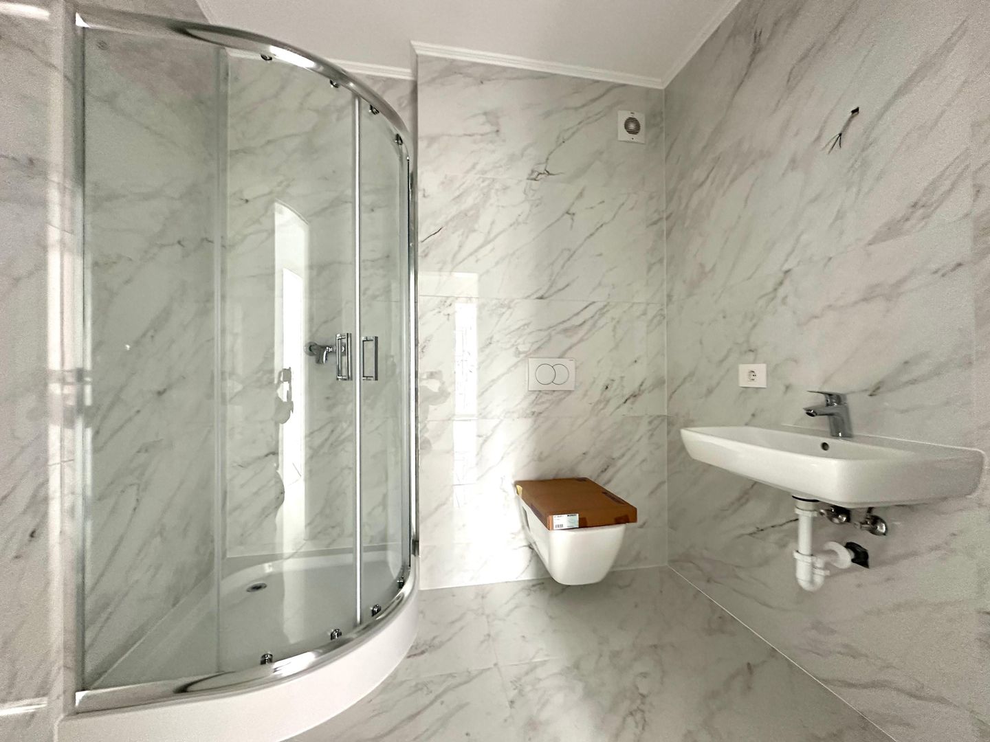 Apartament 3 camere, nemobilat | Parcare  + boxă - Poză 10