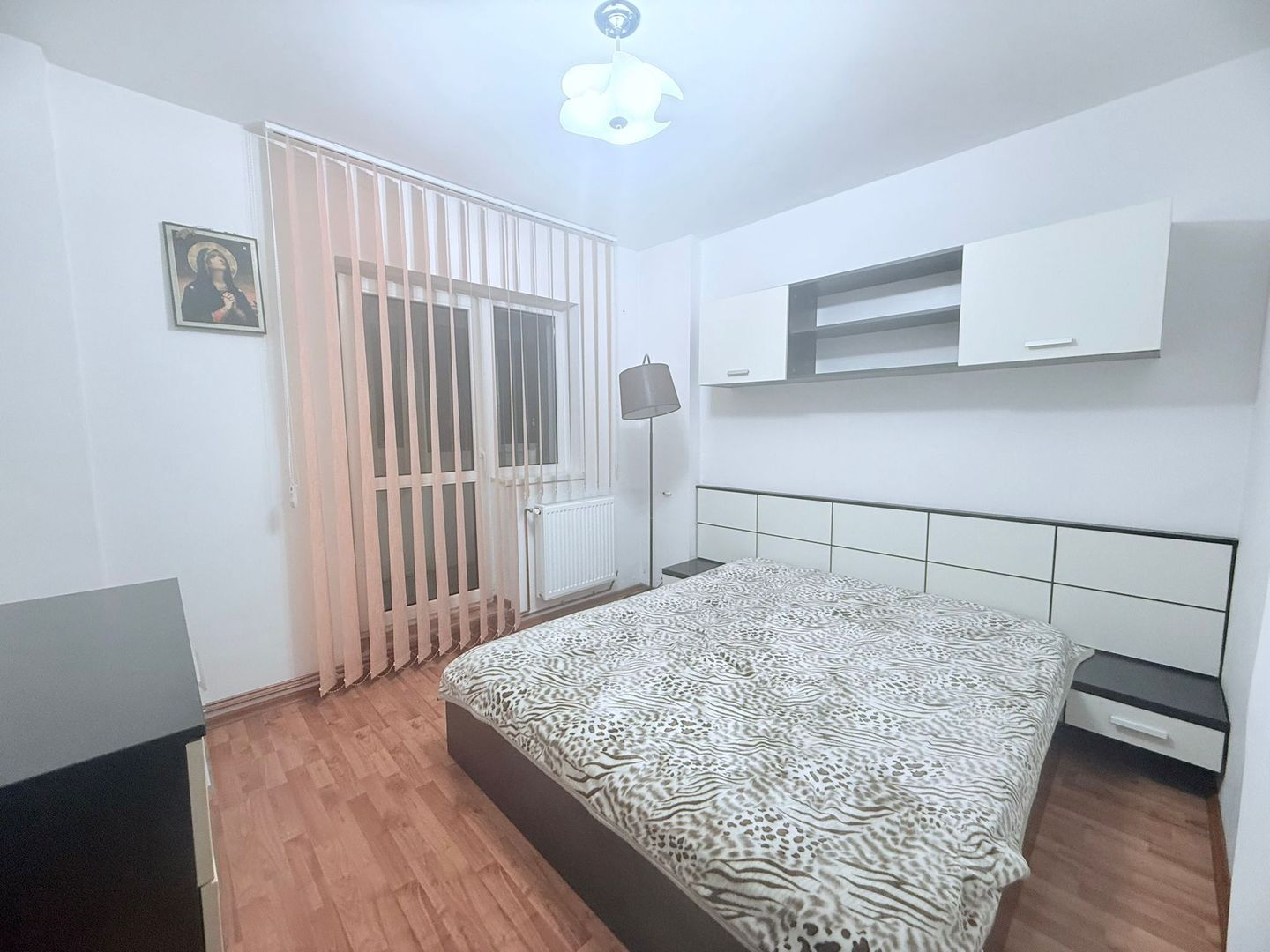 APARTAMENT 2 CAMERE MOBILAT & UTILAT CENTRALA TERMICA BLOC 1984 - Poză 3