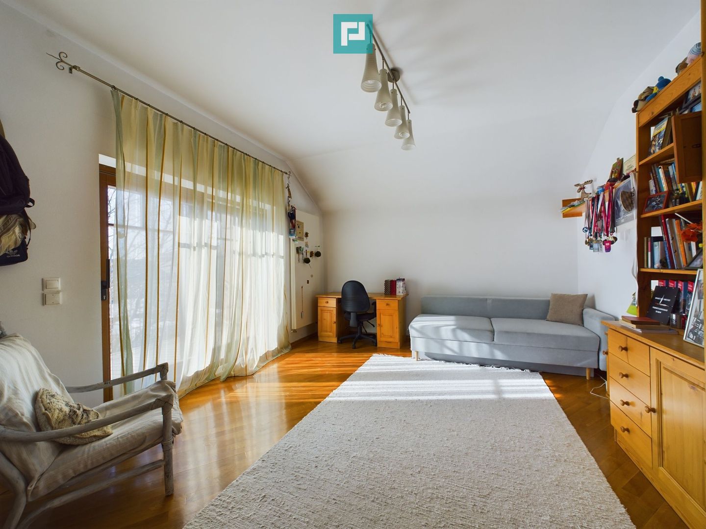 Vilă/casă cu 6 camere 400mp în Dumbrăvița - Poză 10