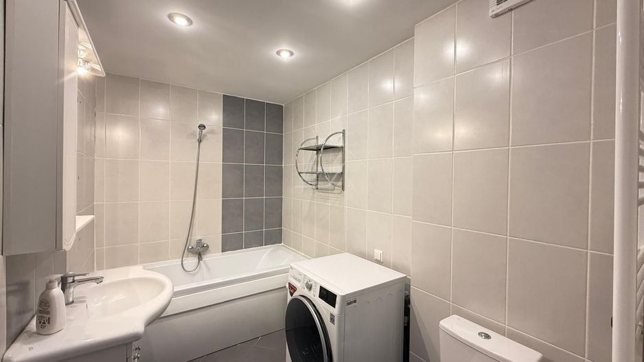 Complex Uranus. Balcon mare. Loc de parcare subteran. - Poză 6