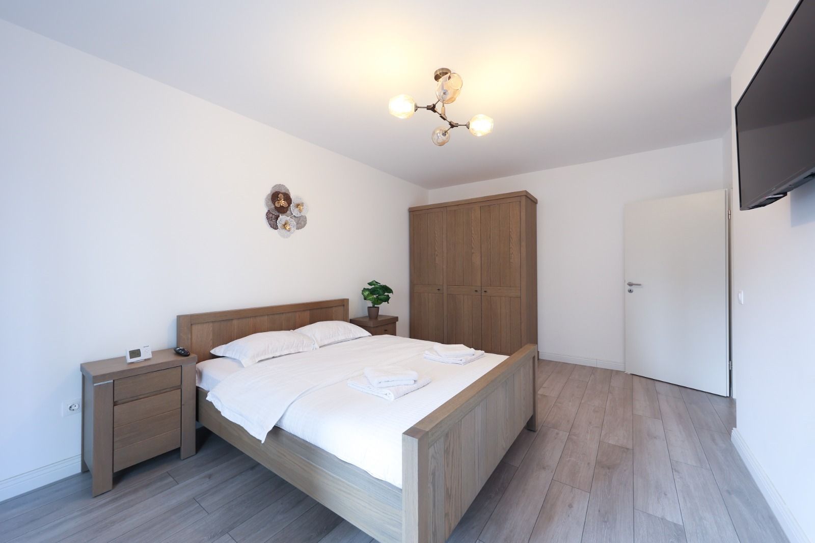 Garsonieră 39 mp Decomandată | Mobilată Modern | Tractorul – Coresi Mall - Poză 4