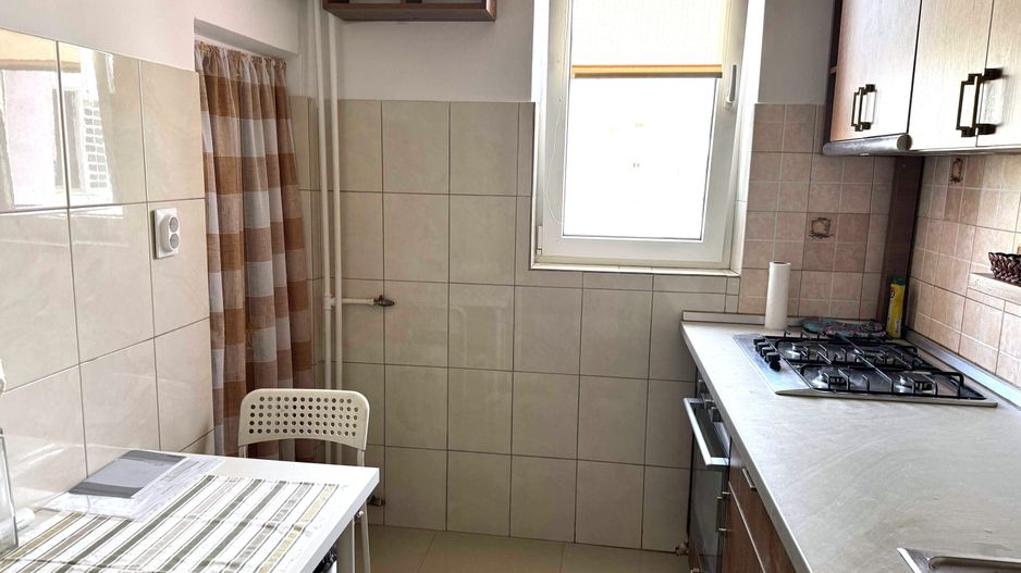 🏡 Închiriez Apartament cu 2 camere , loc de parcare, 250 m metrou Titan - Poză 3