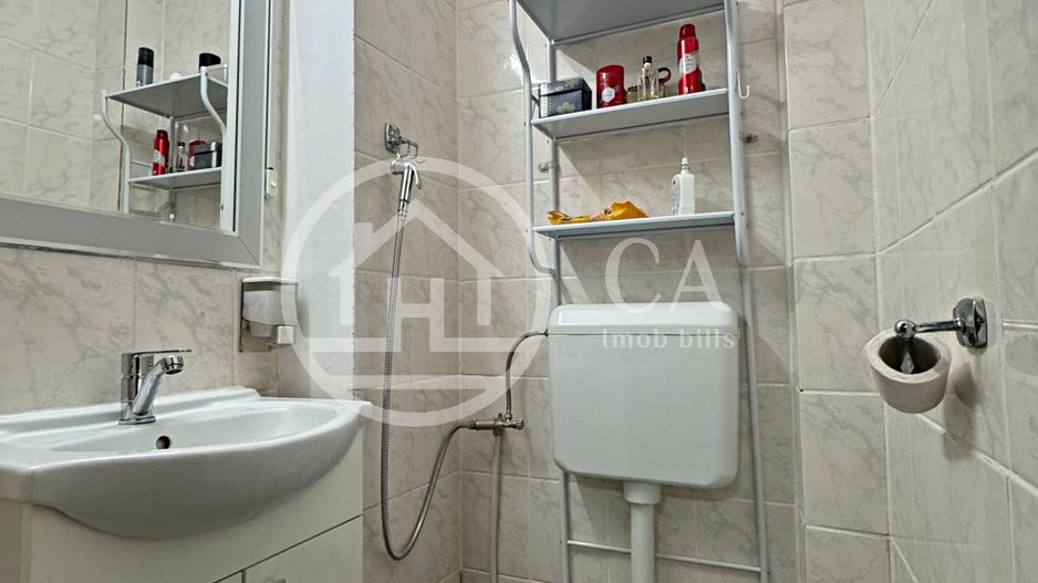 Apartament de vânzare cu 4 camere în zona Rogerius, Oradea - Poză 13