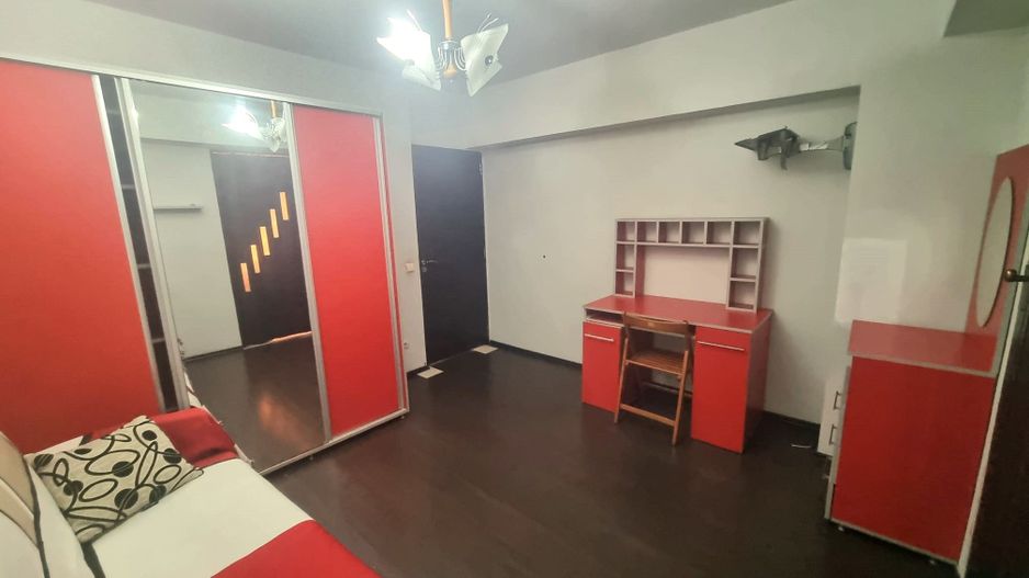 Vanzare Apartament 2 Camere Stradal pe Bd. Mircea Voda - Poză 1
