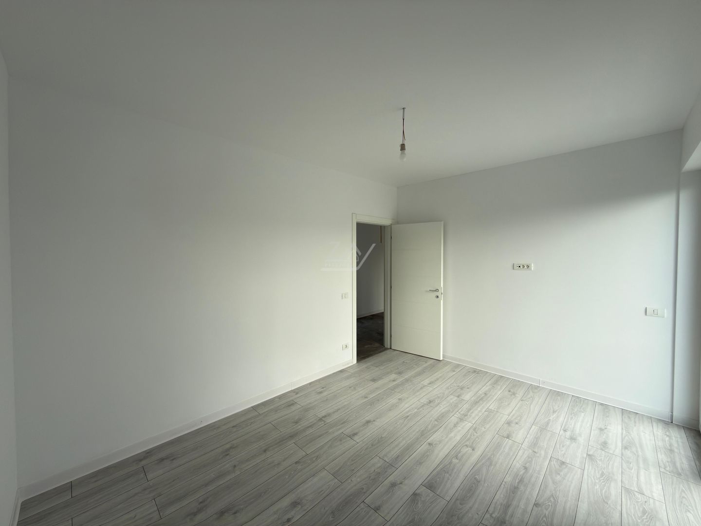 Bloc finalizat. Bucatarie inchisa. Loc de parcare. Spatiu depozitare - Poză 7