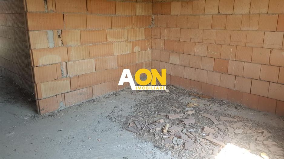 1/2 Duplex 4 camere 400 mp teren la rosu - Poză 3