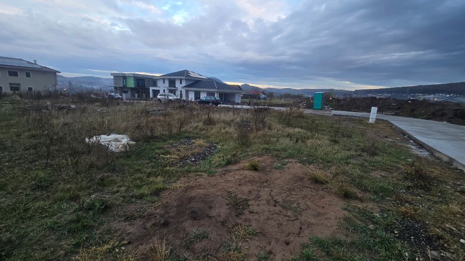 Teren 908mp.zona Penny Corunca CU duplex,toate utilitatile - Poză 3