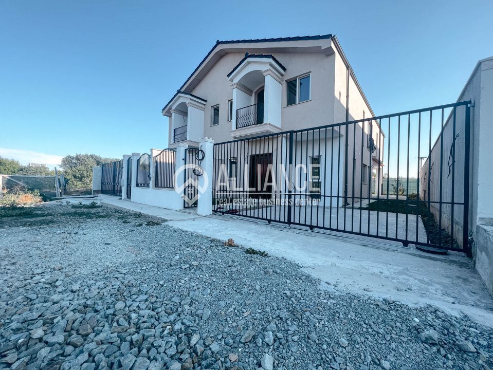 TOMIS PLUS (COD 05)Casa Premium Intr-un Cartier Nou  Liniste, - Poză 2