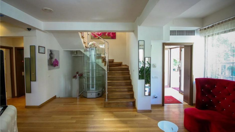 VILA DOROBANTI - Poză 1