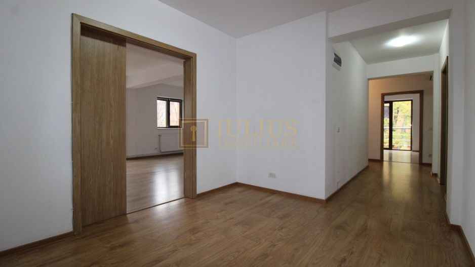 8 incaperi, 2 bai, centrala proprie, 3 locuri de parcare; Lipovei. - Poză 25