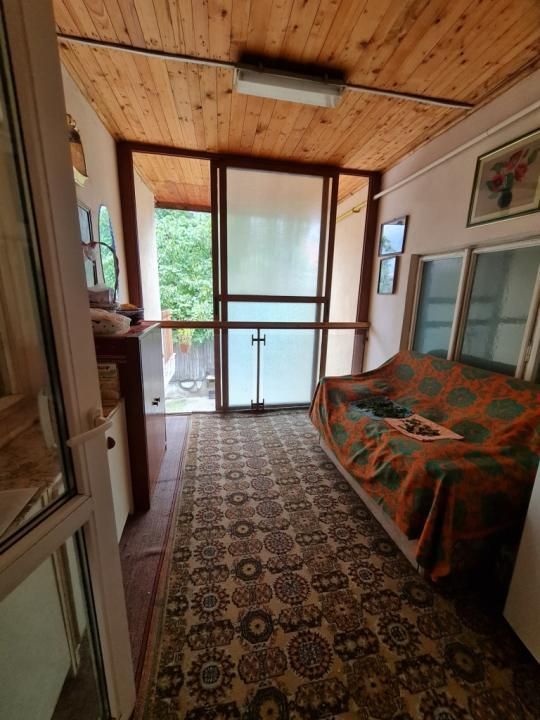 Proprietate individuala-3 apartamente,spatiu comercial,garaje,gradina,curte - Poză 14