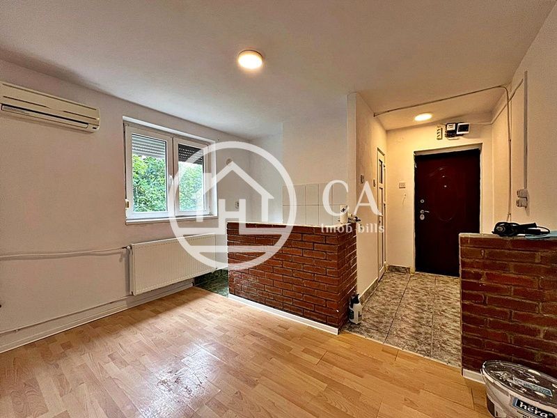 Apartament de vânzare cu 2 camere în zona Rogerius, Oradea - Poză 1
