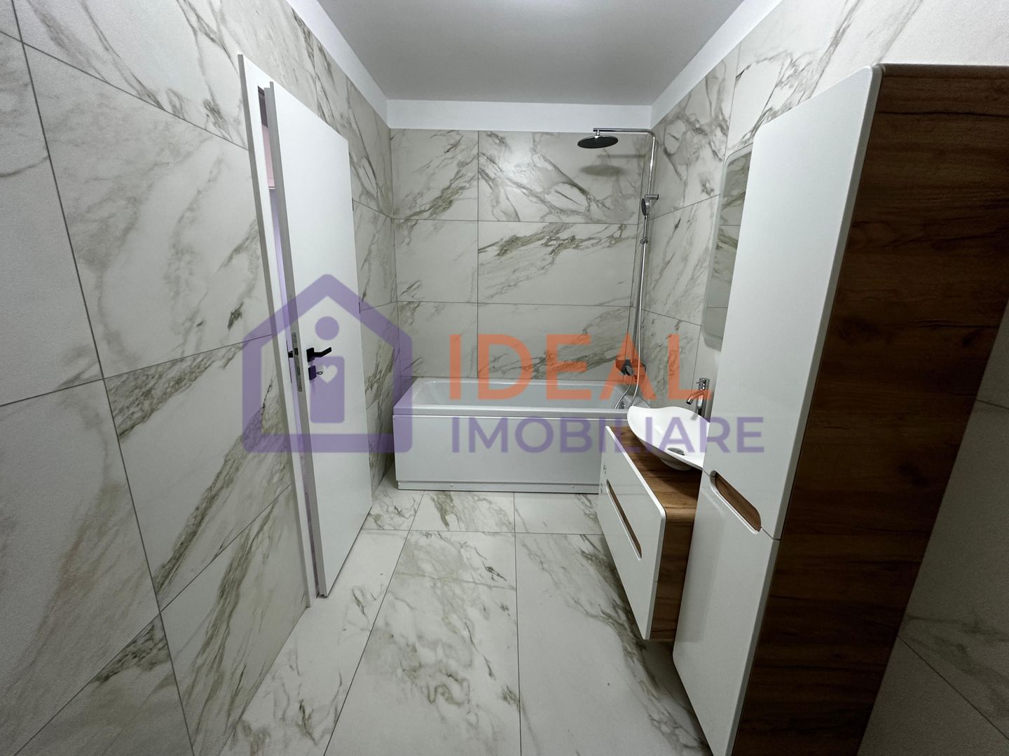 Apartament cu 3 camere și balcon de vânzare ,în zona Doamna Stanca - Poză 8