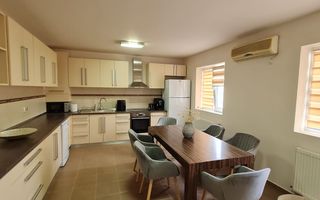 Casă cu teren generos pretabila pentru afacere - Poză 19