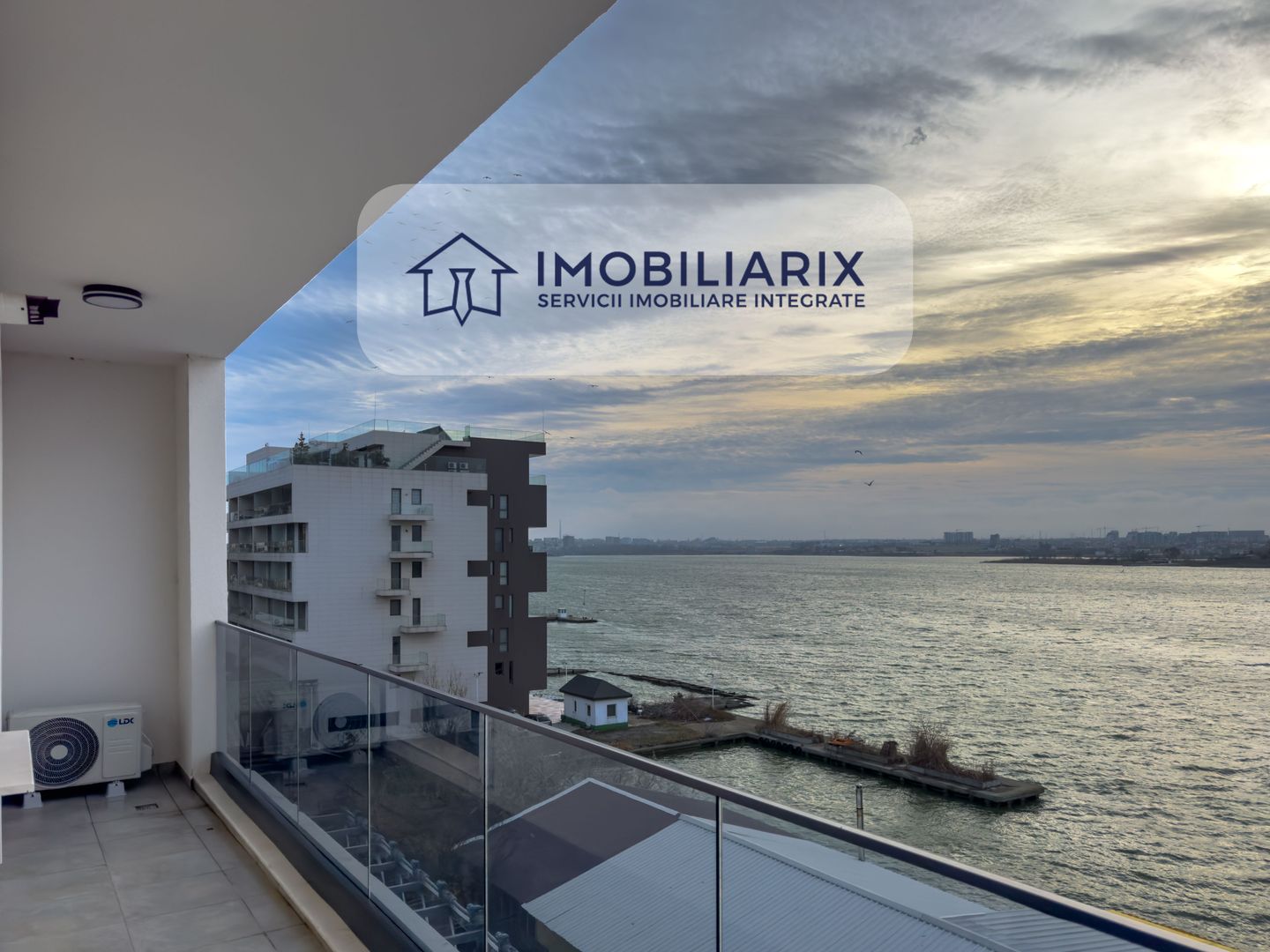 Vedere panoramică la lac – apartament premium Solid Mamaia Cazino - Poză 2