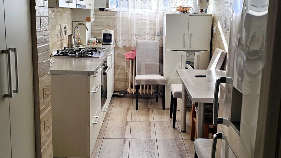 Apartament luminos cu 2 camere și vedere spre oraș. - Poză 1