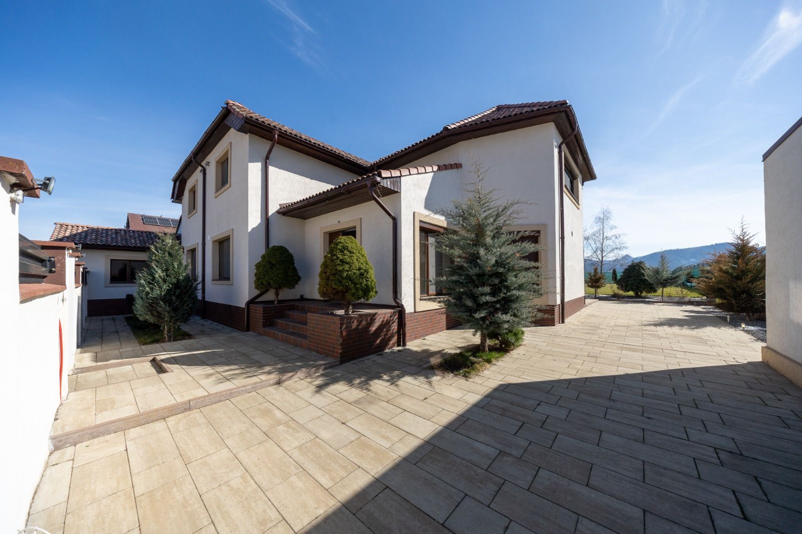 Casa 6 dormitoare+4 bai -1500 mp teren-Sacele - Poză 33