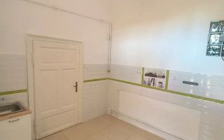 BRASADAS vinde ap 2 cam PARTER la curte zona CENTRALA. - Poză 1