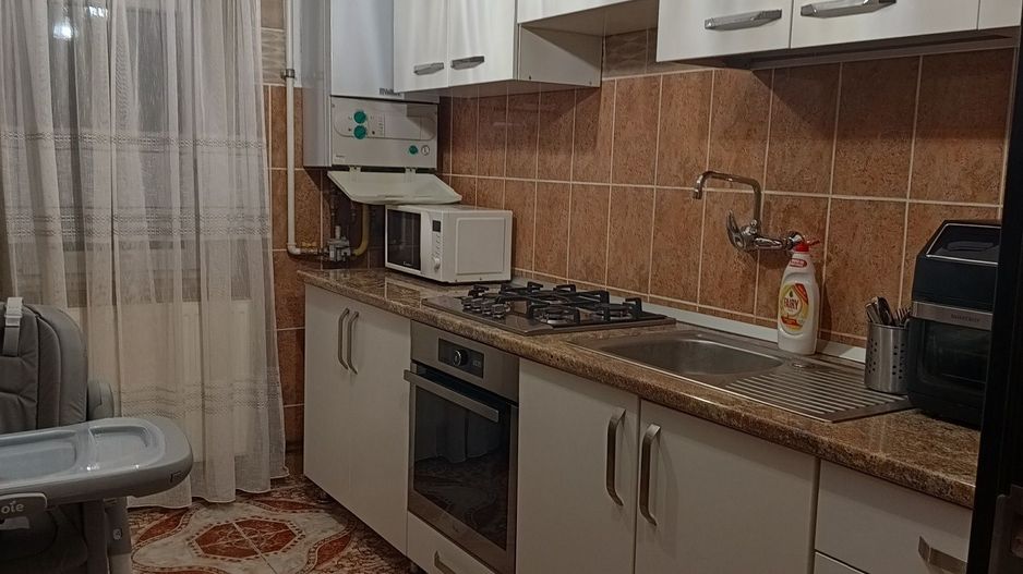 Vând apartament decomandat cu 3 camere, micro 16 - Poză 3